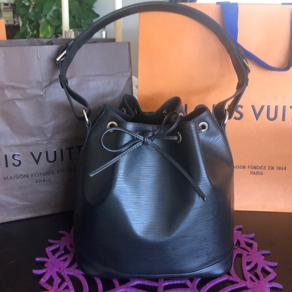 Louis Vuitton Handbags - 🎁 Louis Vuitton petit noe epi NWOT 👜 🎄